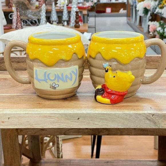 NWT Disney Adorable 3D Winnie the Pooh Bee on nose HUNNY Ceramic Yellow Tan Mug - Picture 1 of 11